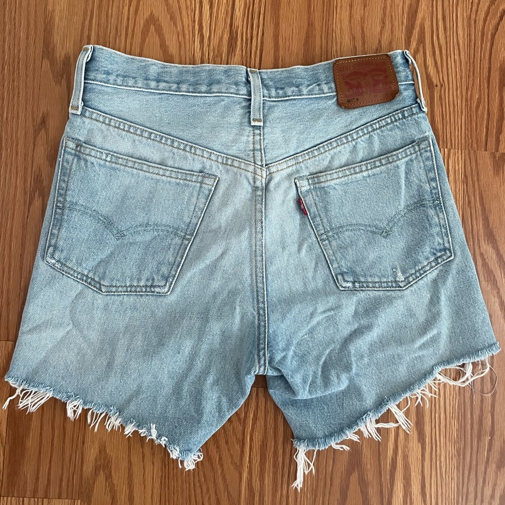 Vintage 501 Levi shorts size 26
